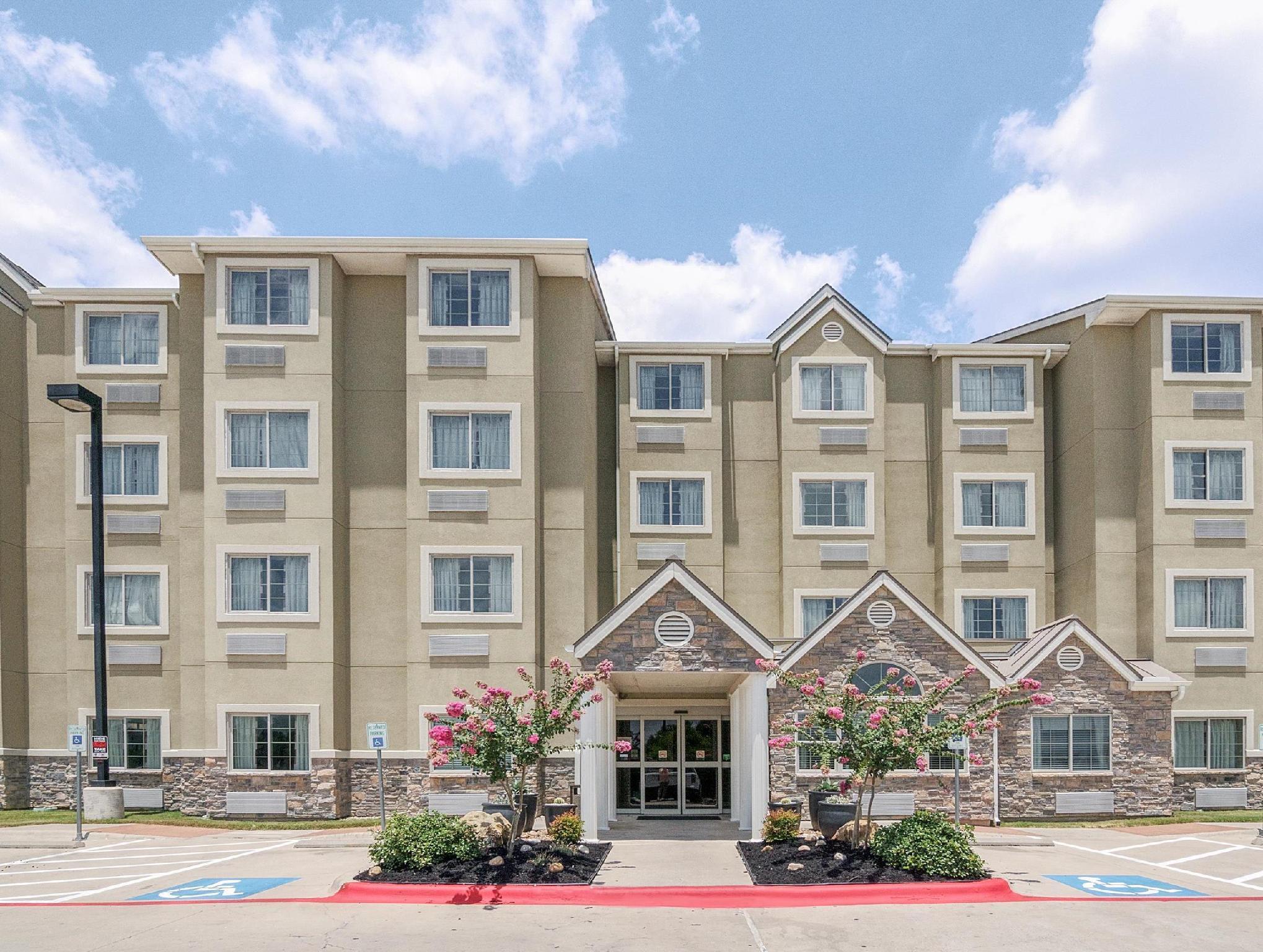 Microtel Inn & Suites By Wyndham Austin Airport Exterior photo