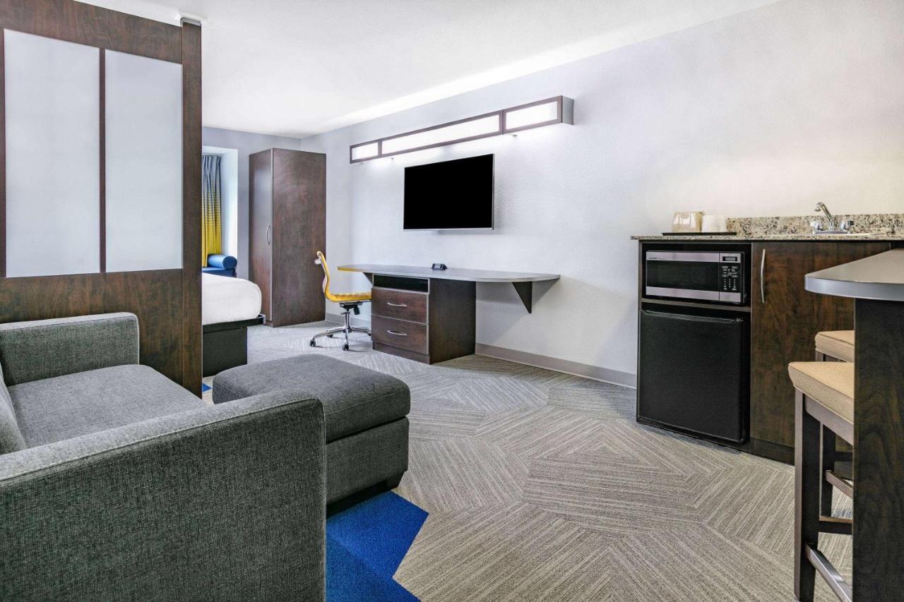 Microtel Inn & Suites By Wyndham Austin Airport Exterior photo