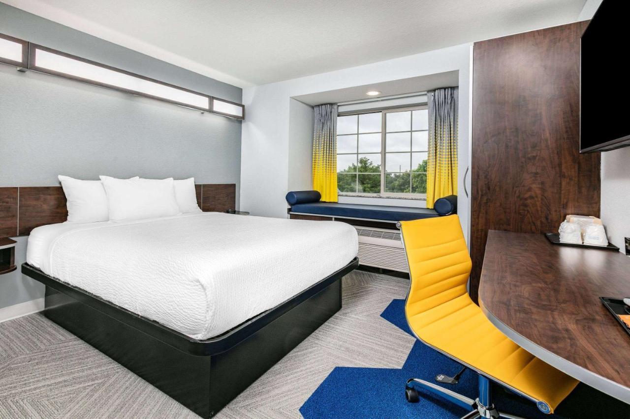 Microtel Inn & Suites By Wyndham Austin Airport Exterior photo