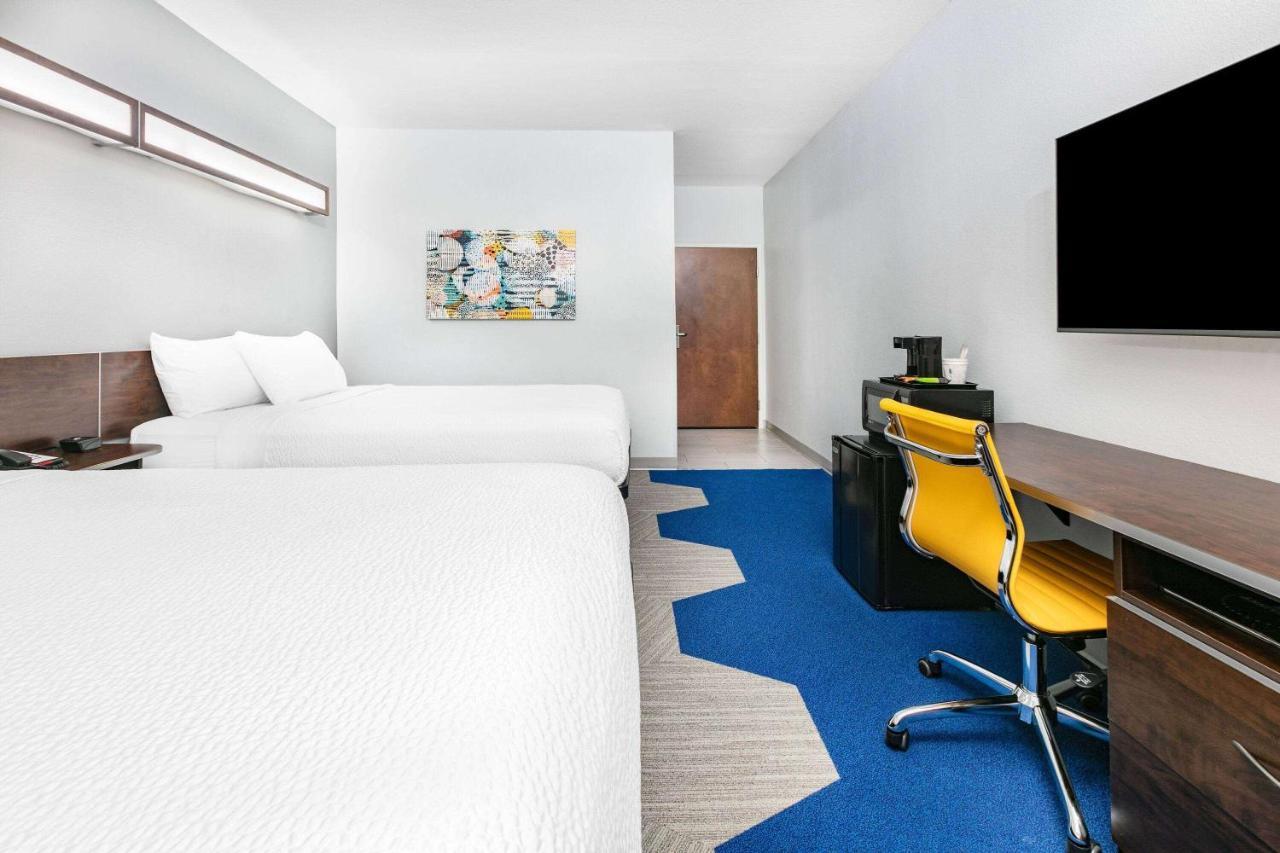 Microtel Inn & Suites By Wyndham Austin Airport Exterior photo